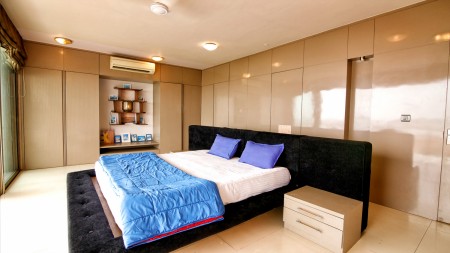 Lé Azúl Viño, Reis Magos near Candolim - 4 Bedrooms- Lower Upper or Plus 1 Level:
- 1 x air con ensuite bedroom with ocean view + full shower bathroom
 