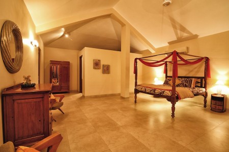 Riviera - 4 Bed Luxury Private Pool Candolim Villa- Bedroom 2 - Upper Level 