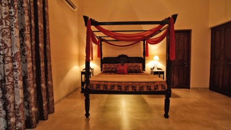 Riviera - 4 Bed Luxury Private Pool Candolim Villa- Bedroom 3 - Upper Level 