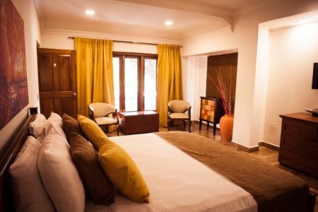 Royal Jacuzzi Villa- Spacious Room 