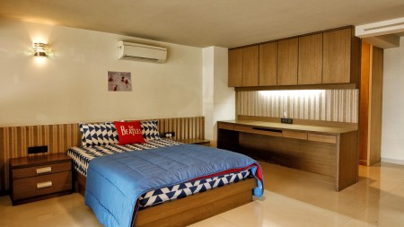 Lé Azúl Viño, Reis Magos near Candolim - 4 Bedrooms- Lower or Minus 1 Level:
- 1 x air con ensuite bedroom with ocean view plus full shower bathroom;
 